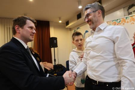 Kamničan Samo Trtnik predstavil svoj prvenec z naslovom Nepovezani (16)